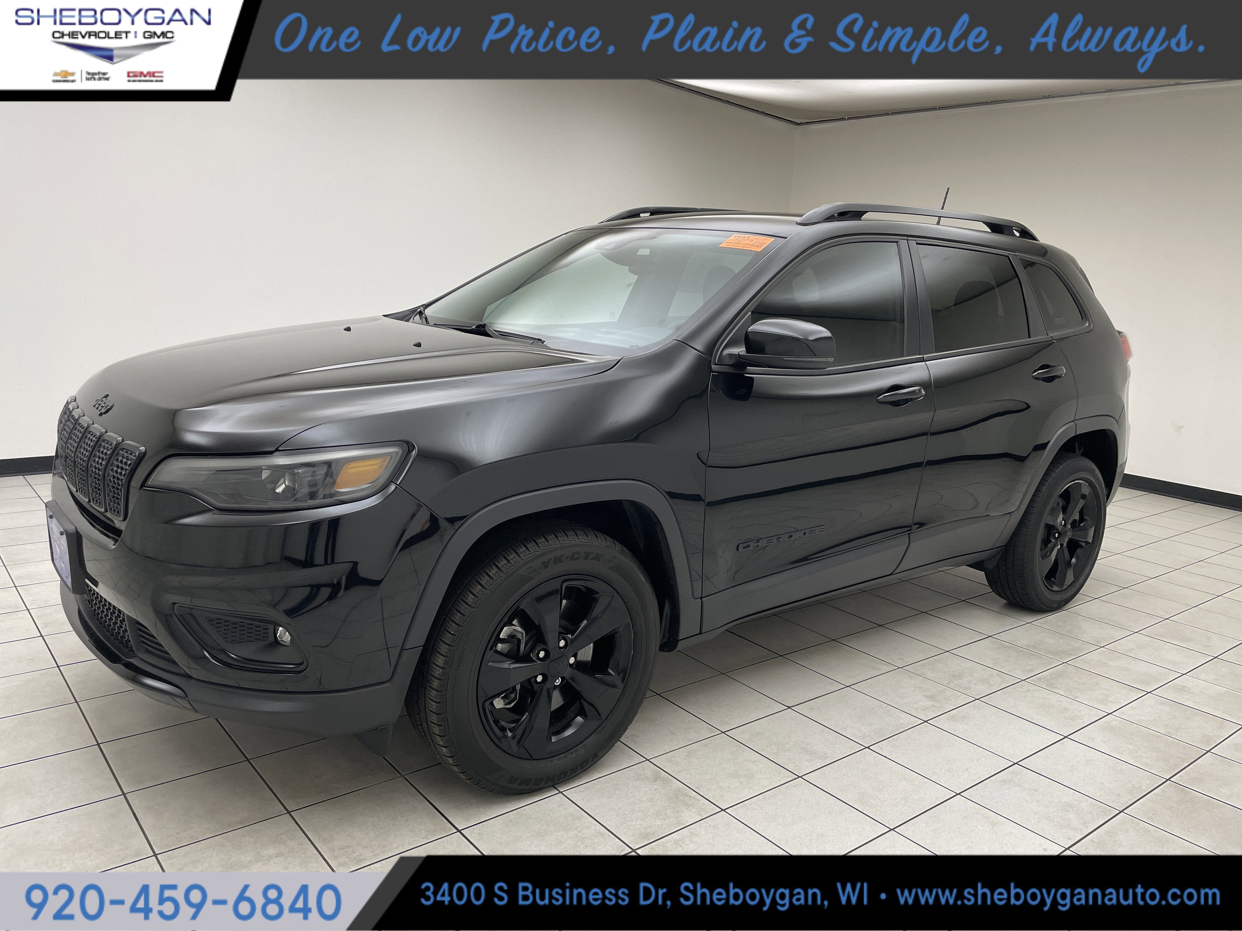 2021 Jeep Cherokee Altitude 4x4 in Black — front three-quarter view