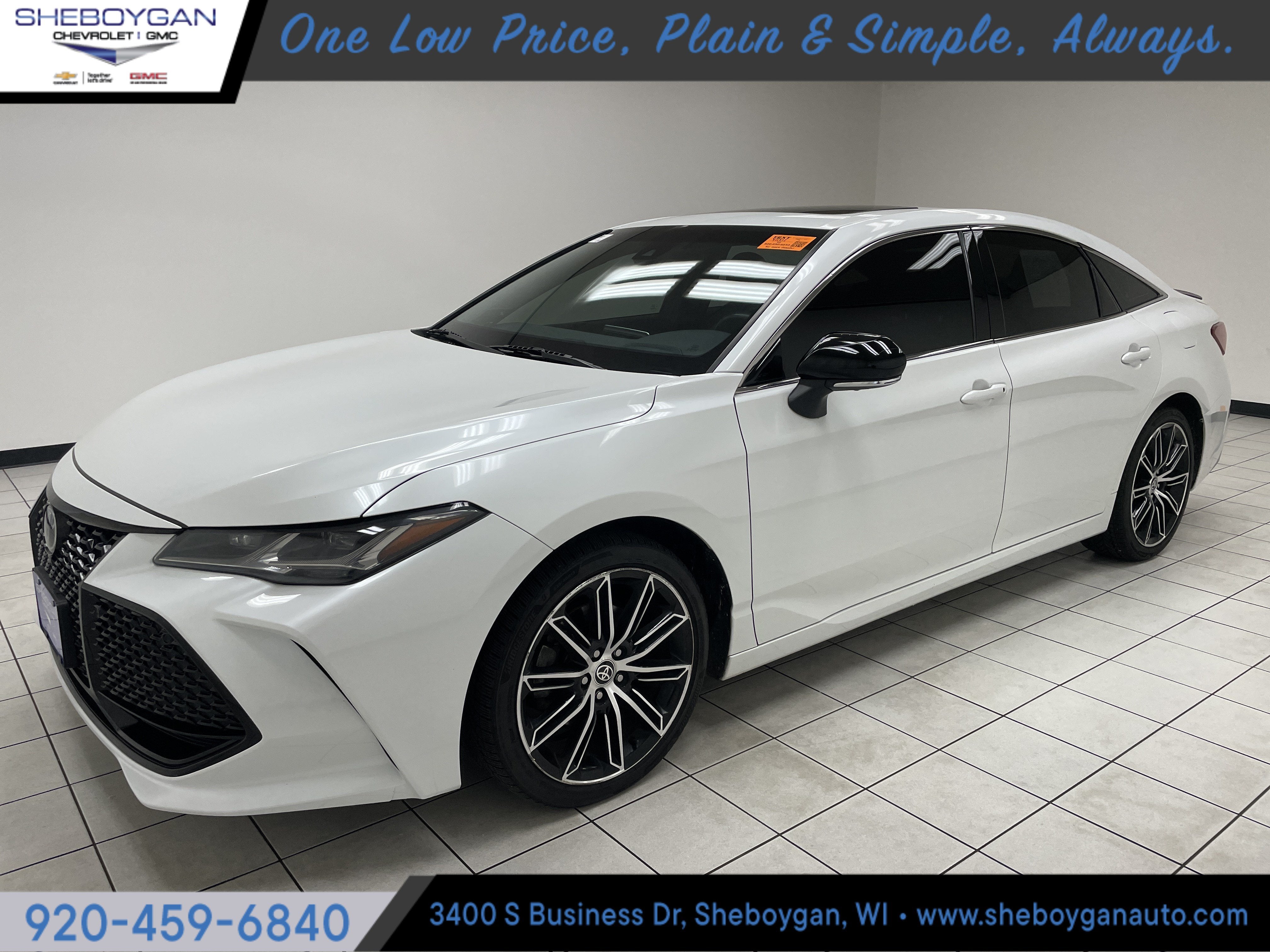 2022 Toyota Avalon Touring in Off-White — front three-quarter view