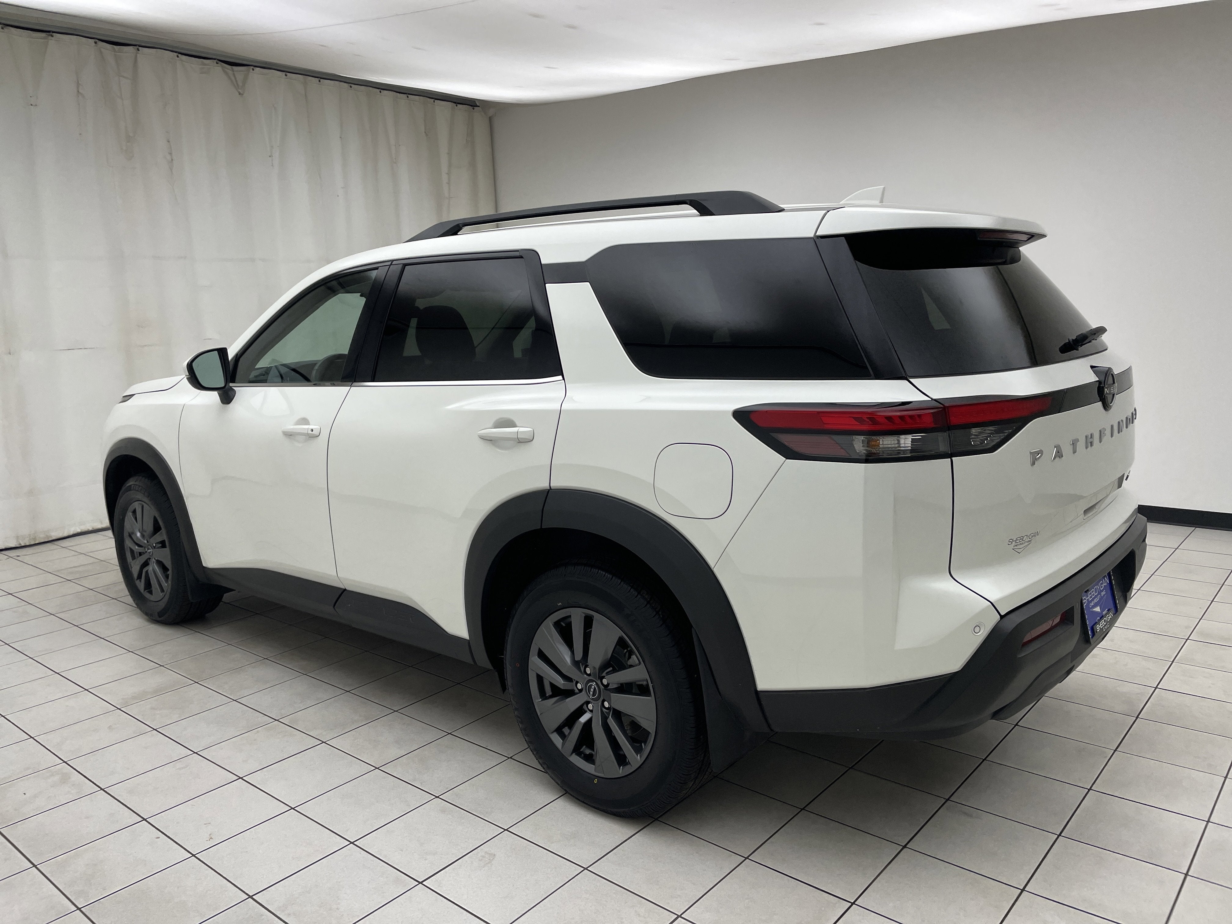 2023 Nissan Pathfinder — side profile view