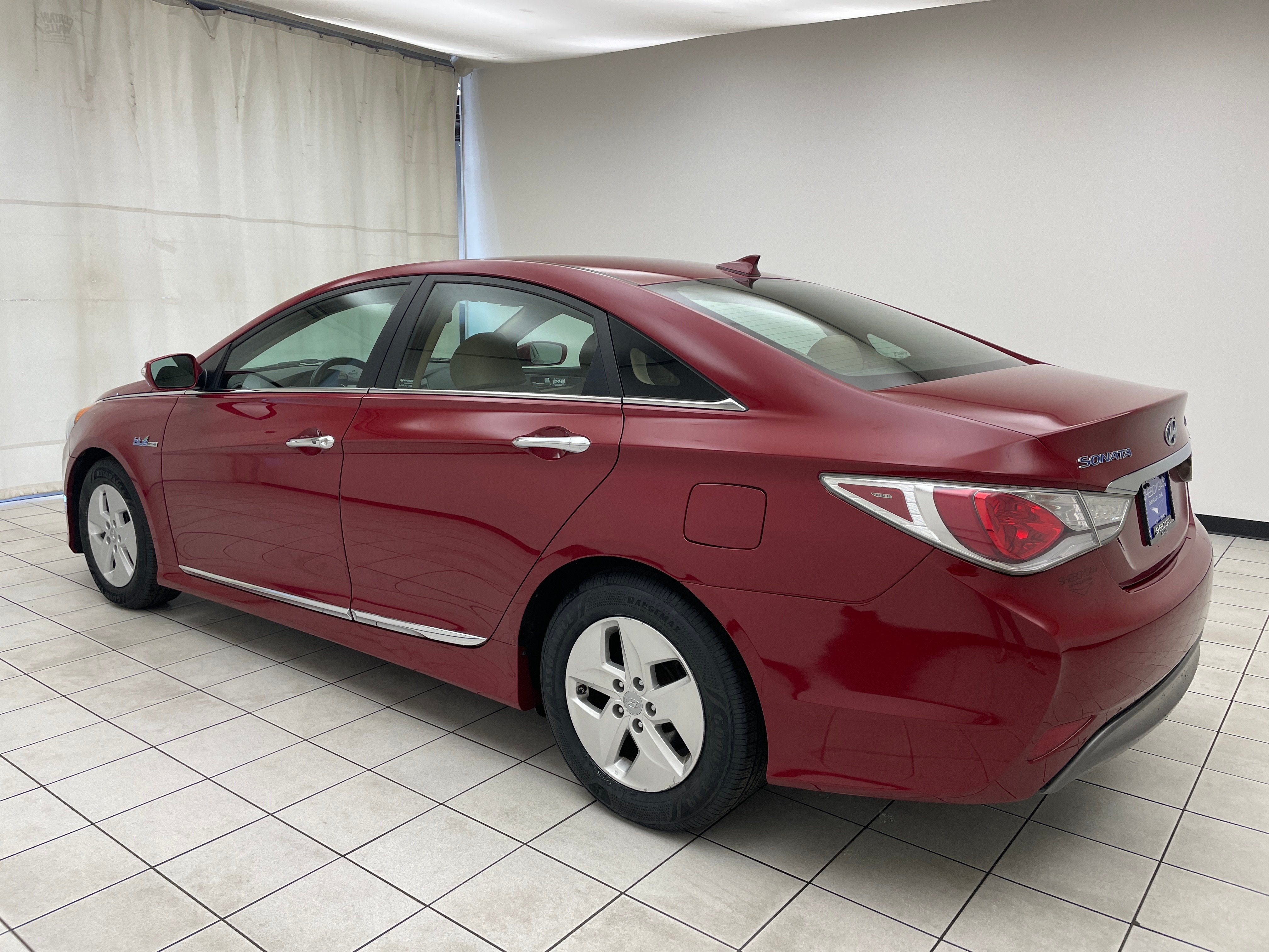 2012 Hyundai Sonata Hybrid — side profile view