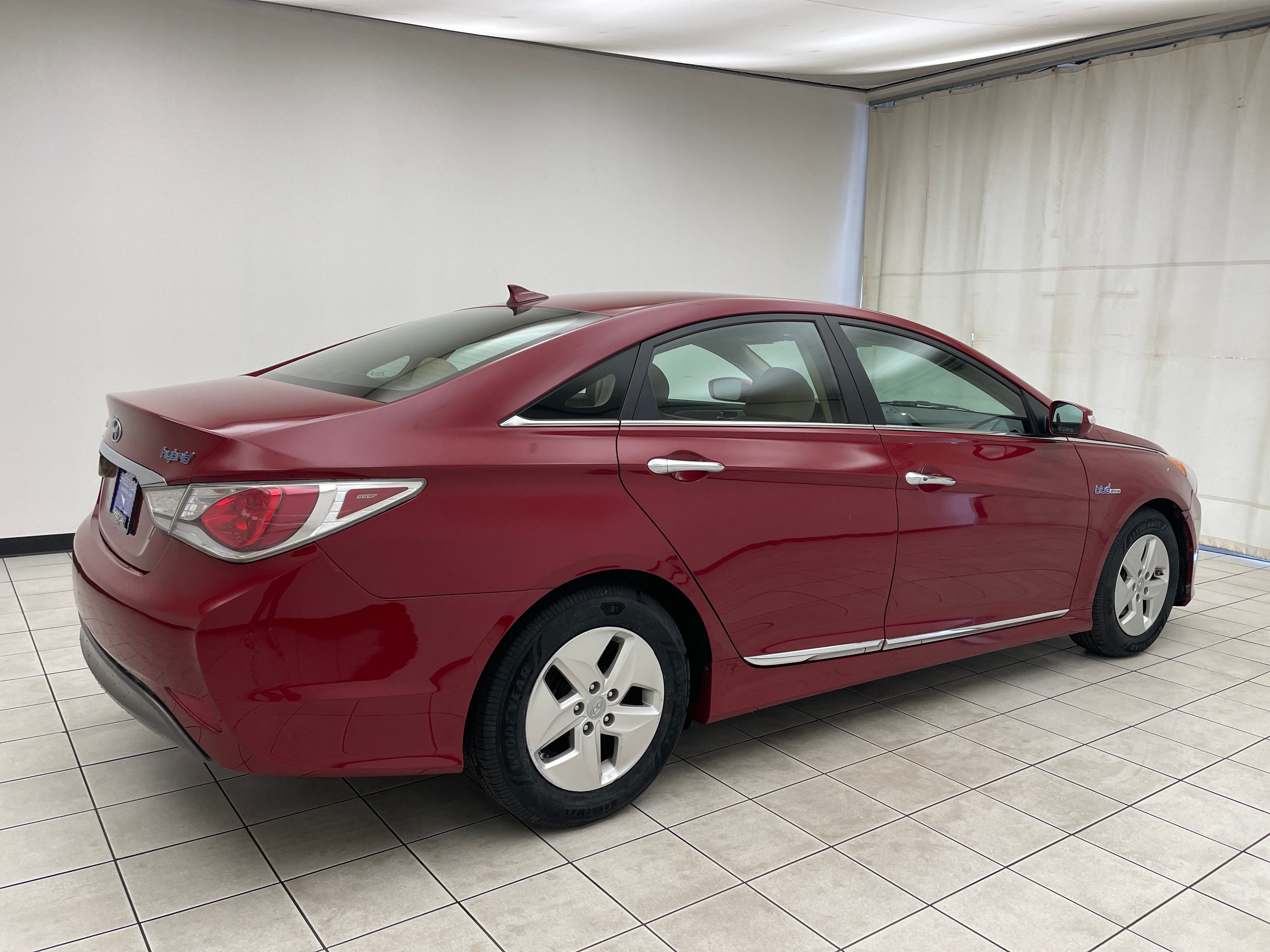 2012 Hyundai Sonata Hybrid — interior view