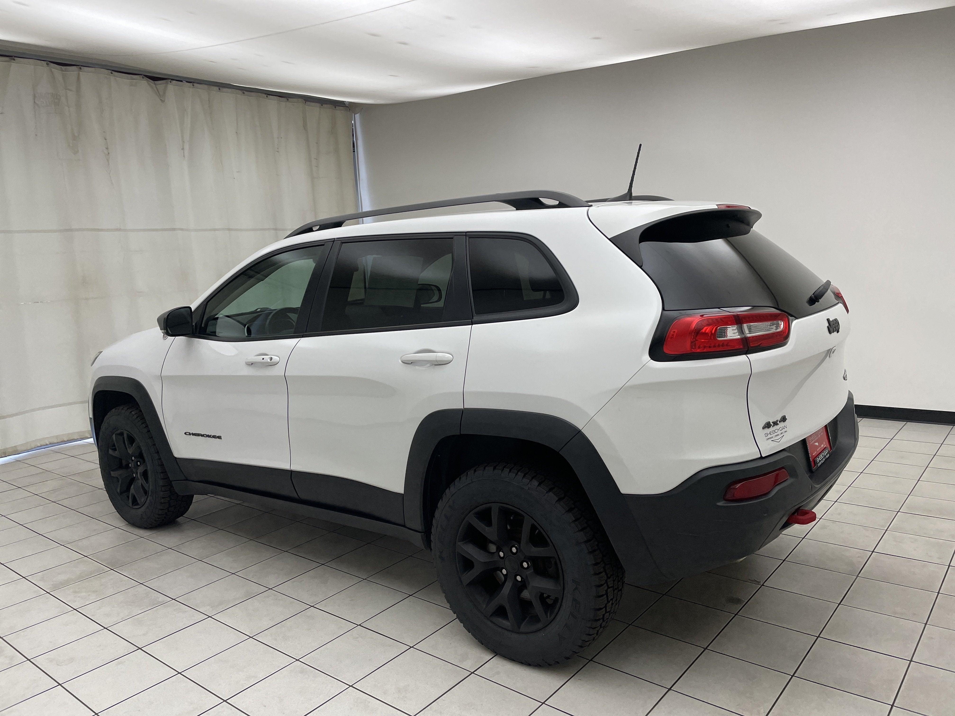 2018 Jeep Cherokee — rear three-quarter view